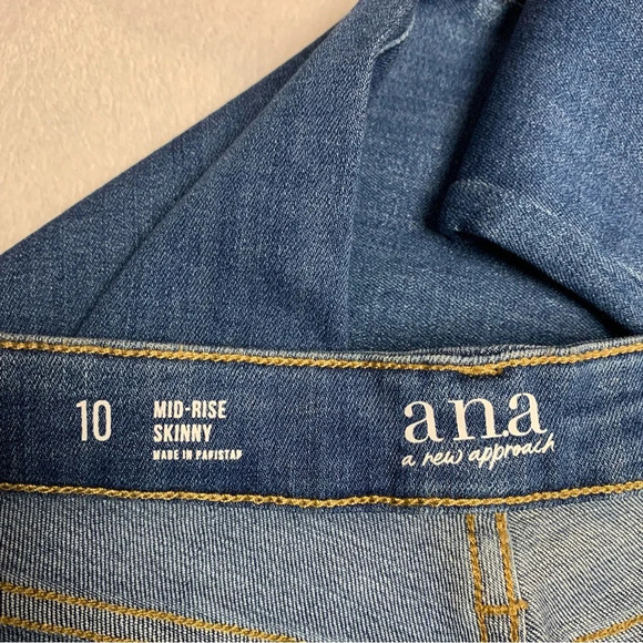 a.n.a NWT mid rise skinny jeans size 10 no distressing - Picture 4 of 9